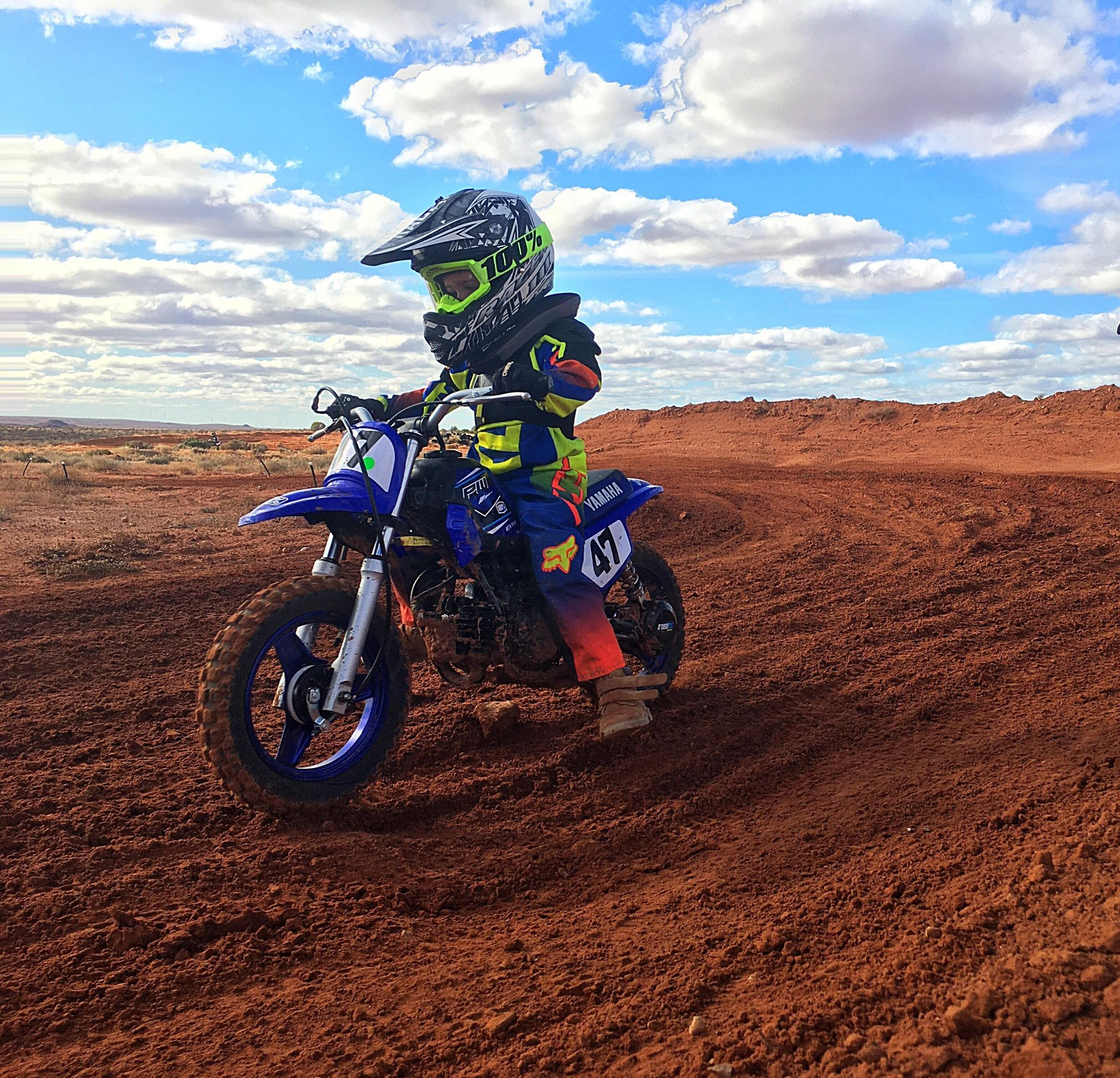 Yamaha dirt bike with best sale training wheels